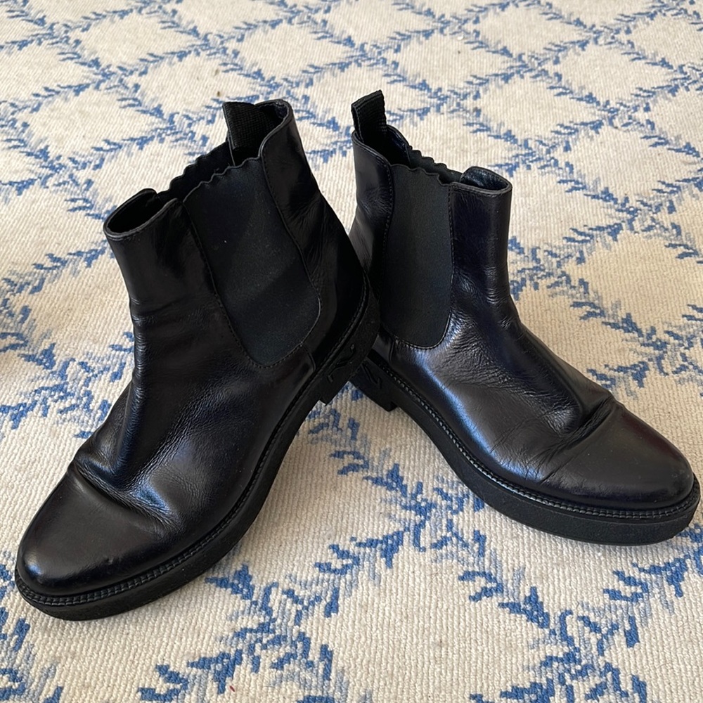 Exc.NURSACE black soft leather pull on ankle boots women’s 37